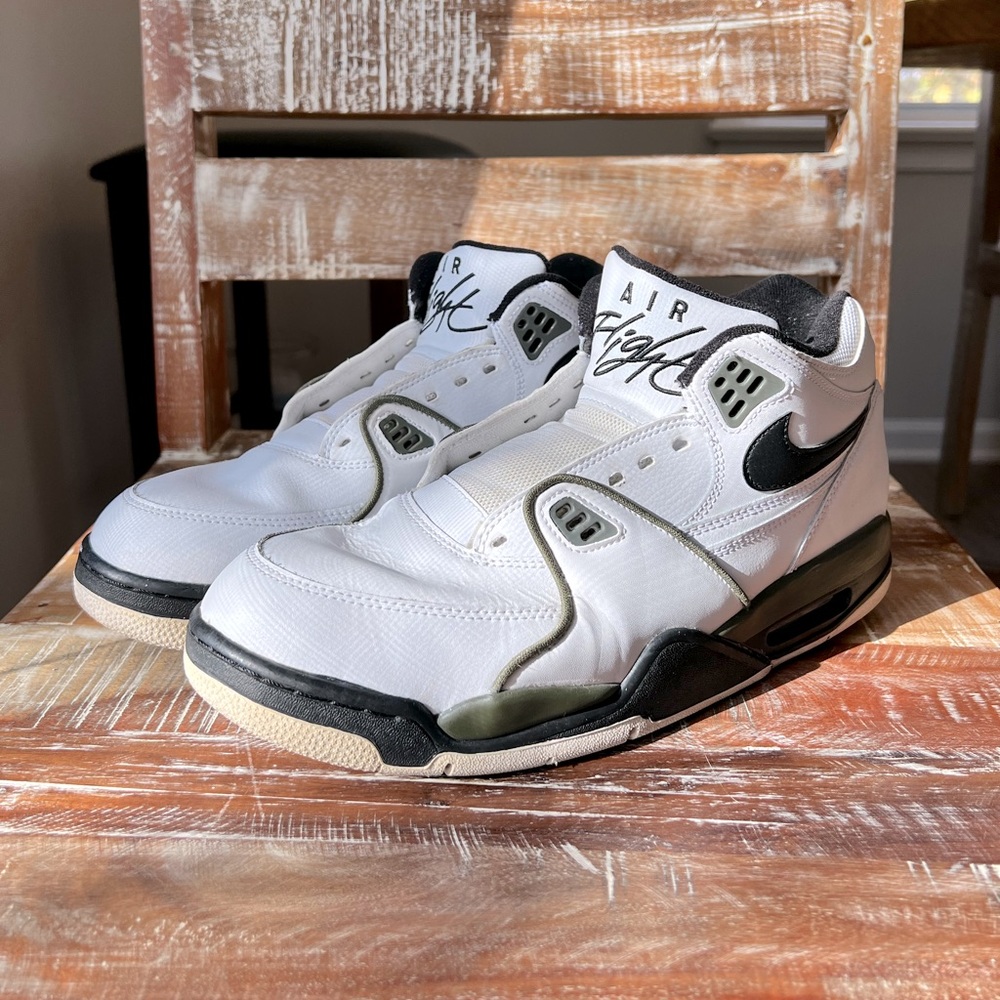 Men’s Nike Air Flights 89, size 10.5 Blk Laces are not pictured but are included